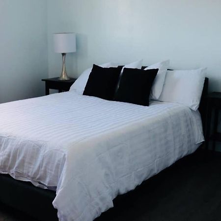 Sun Dog Manor Apartment Maple Creek Exterior photo