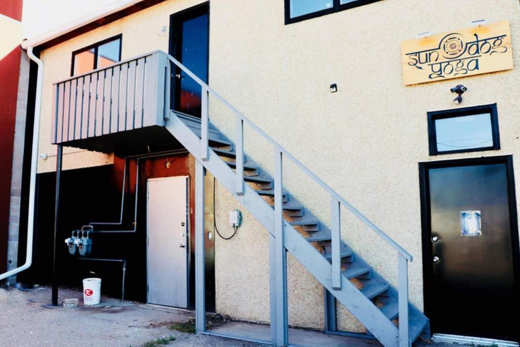 Sun Dog Manor Apartment Maple Creek Exterior photo
